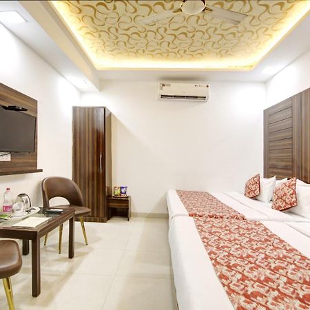 Hotel Devrana Delhi Airport Ню Делхи Екстериор снимка