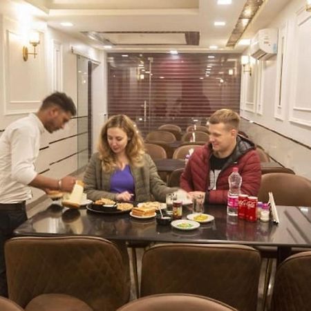 Hotel Devrana Delhi Airport Ню Делхи Екстериор снимка
