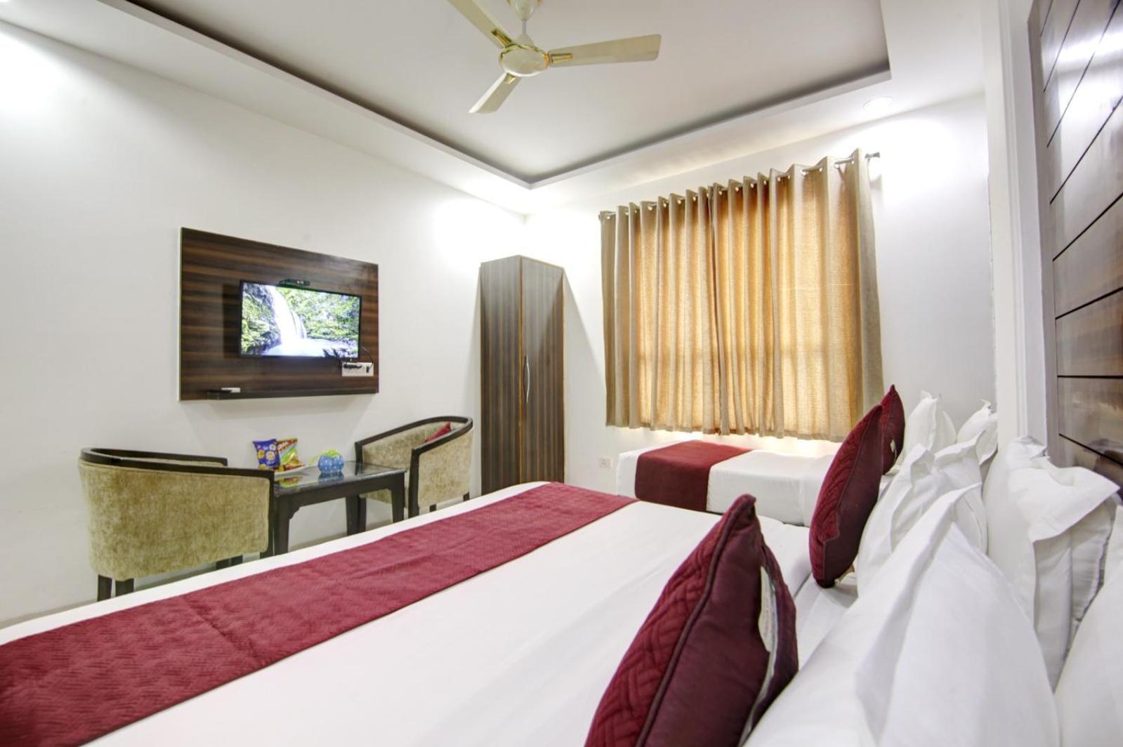 Hotel Devrana Delhi Airport Ню Делхи Екстериор снимка