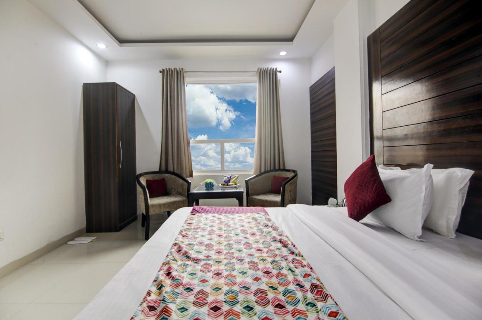 Hotel Devrana Delhi Airport Ню Делхи Екстериор снимка