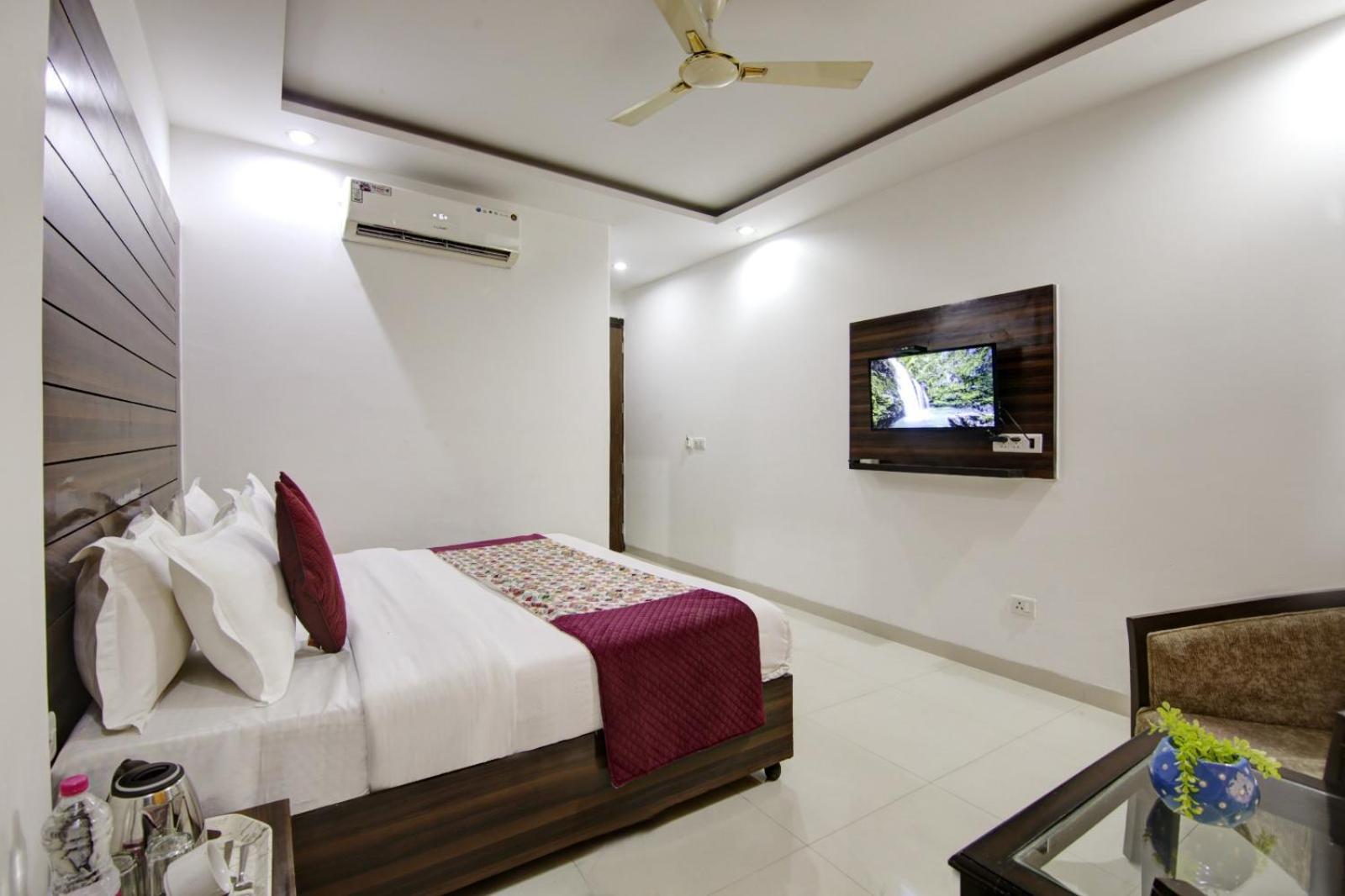 Hotel Devrana Delhi Airport Ню Делхи Екстериор снимка