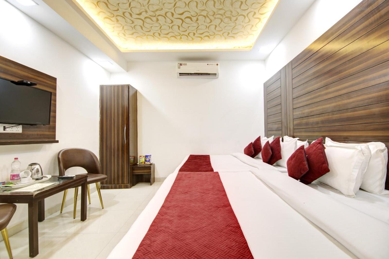 Hotel Devrana Delhi Airport Ню Делхи Екстериор снимка